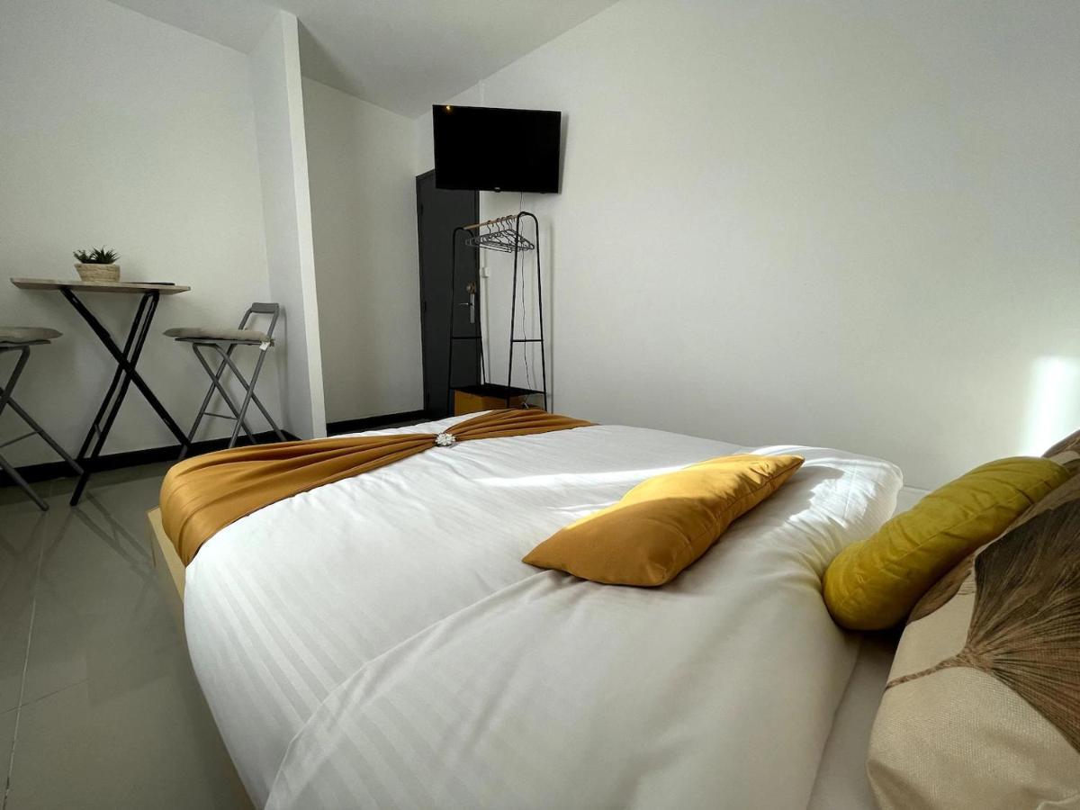 Appartement T4 Cosi: Tv Netflix Parking Montélimar Exteriör bild